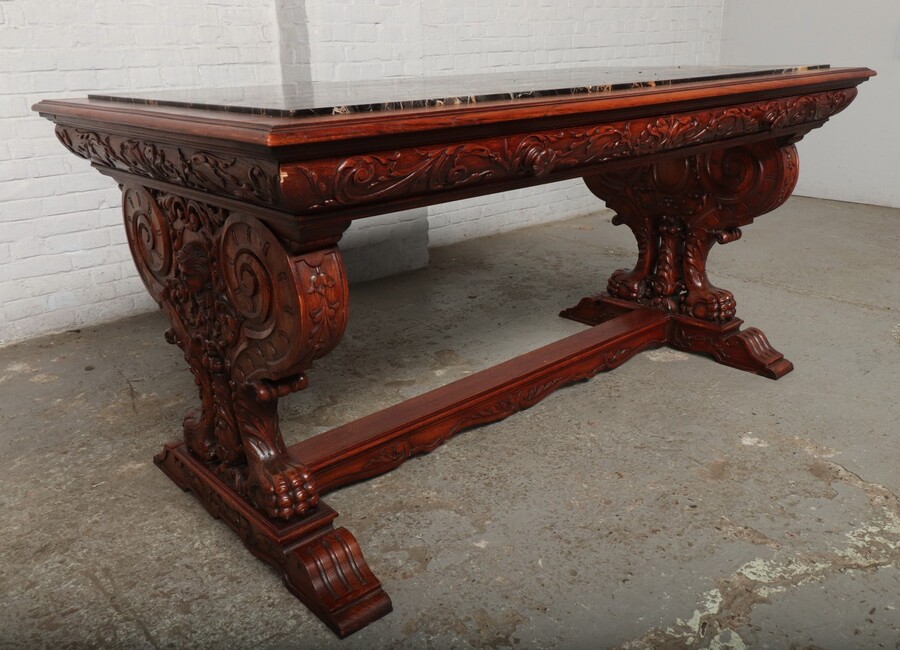 Renaissance table + armchair