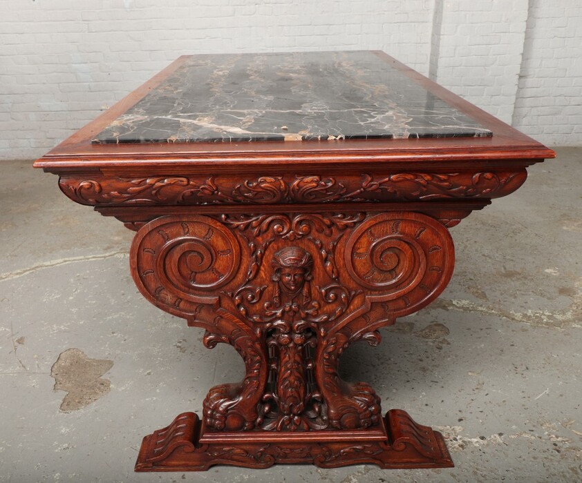 Renaissance table + armchair