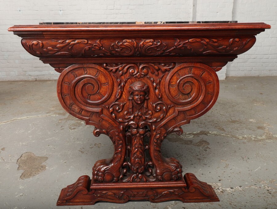 Renaissance table + armchair