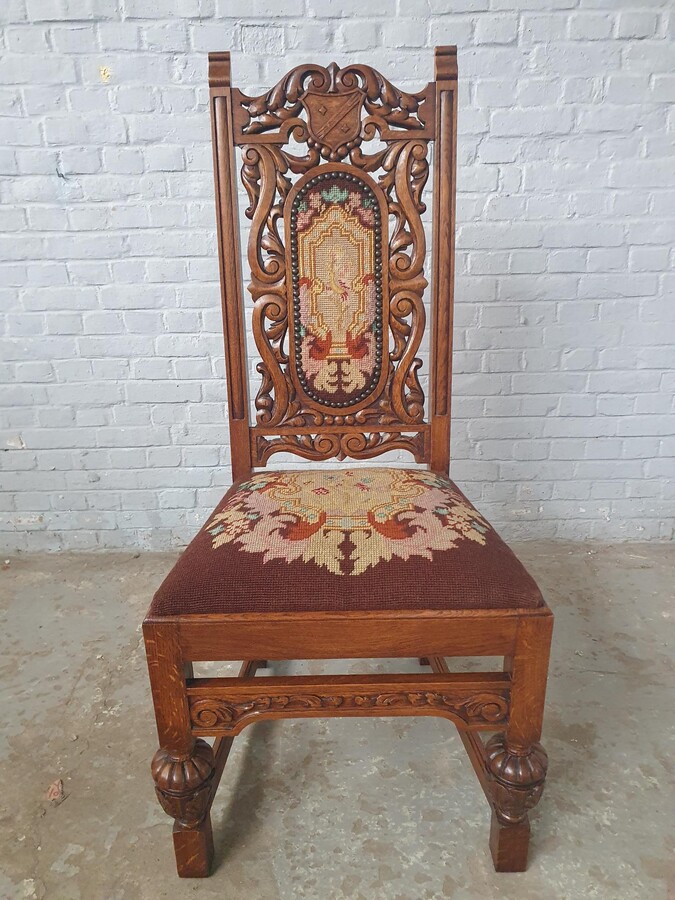Tudor style Table +  6 chairs