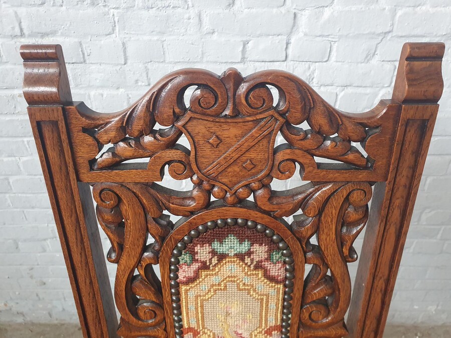 Tudor style Table +  6 chairs