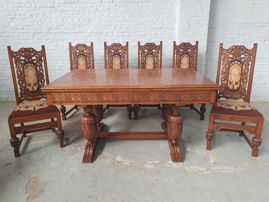 Tudor style Table +  6 chairs