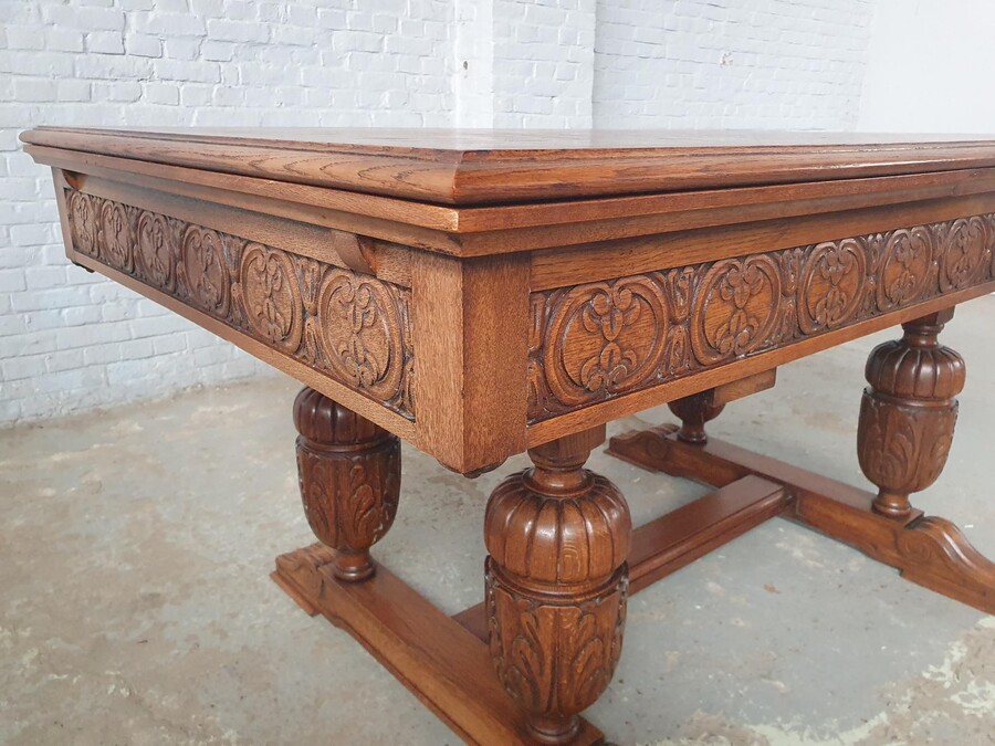 Tudor style Table +  6 chairs