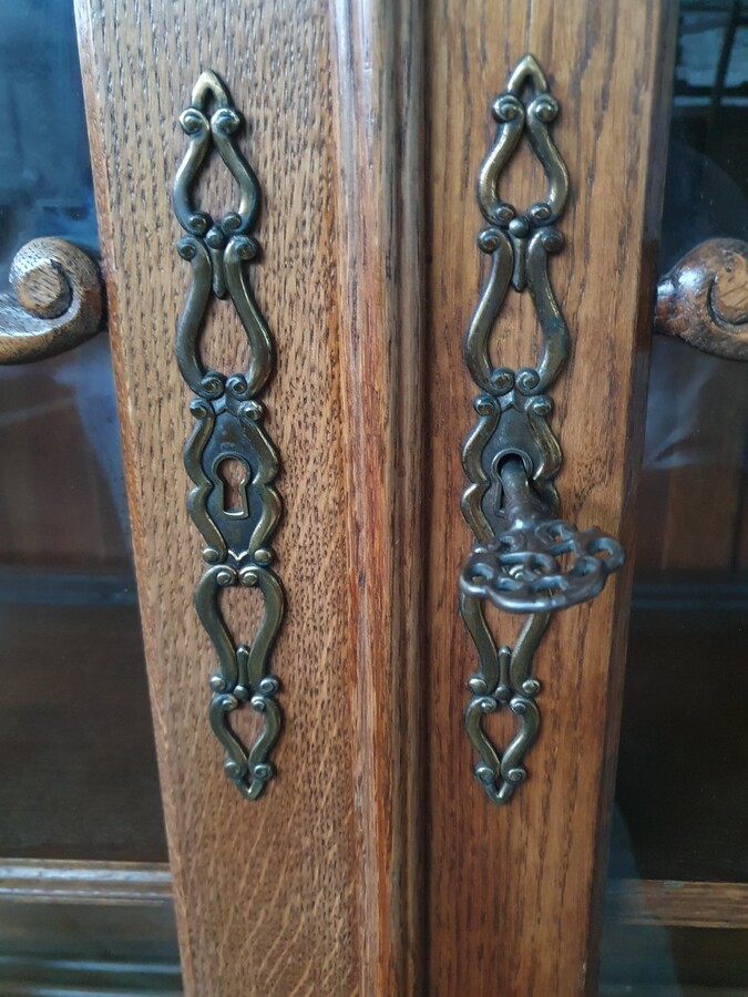 Tudor style Vitrine (Display Cabinet)